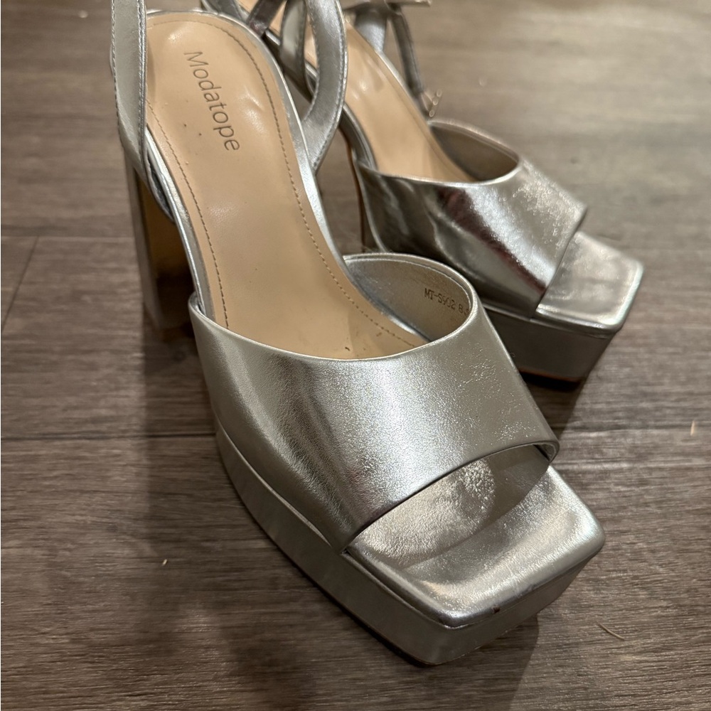 Source Unknown Metallic Silver Platform Sandals - image 4